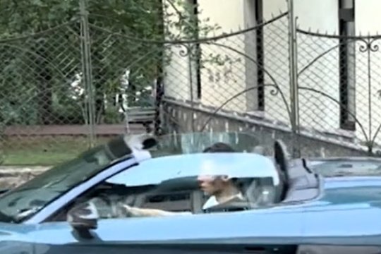 Spectaculos: bolidul pe care îl conduce David Popovici pe străzile din București
