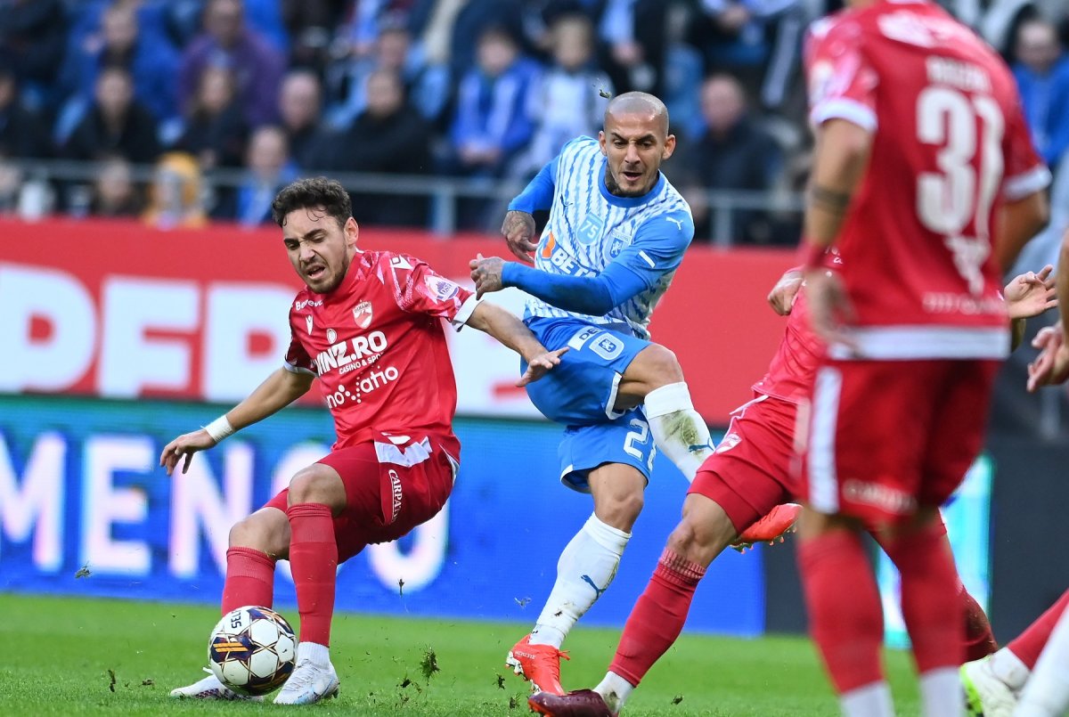 Ahmed Bani (Dinamo) și Alexandru Mitriță (Universitatea Craiova)