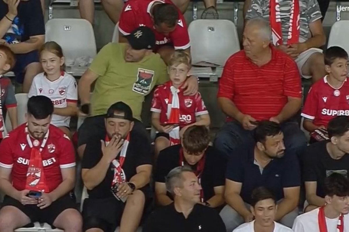 Adrian Dumitru, cunoscut influencer, prezent la meciul celor de la Dinamo.