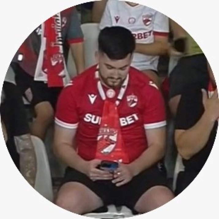 Adrian Dumitru, cunoscut influencer, prezent la meciul celor de la Dinamo.