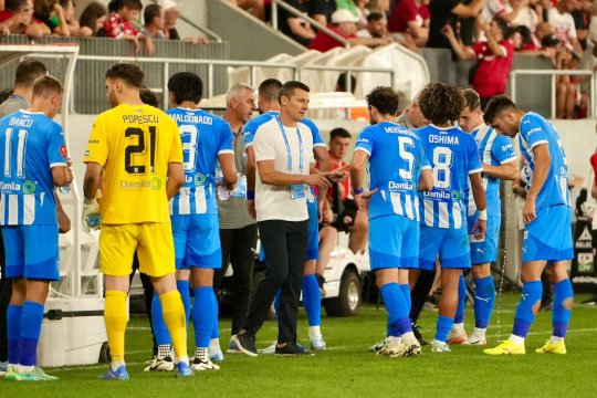Probleme pentru Craiova! Titularul ieșit accidentat după nici 30 de minute din confruntarea cu Dinamo