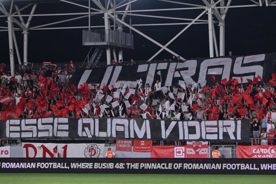 Suporterii lui Dinamo au răbufnit! Cum l-au "taxat" pe arbitrul partidei cu Craiova