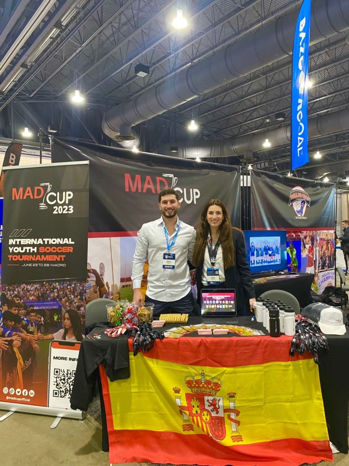 Maria Guadelupe Benzal (dreapta) lucrează pentru MadCup din ianuarie 2020