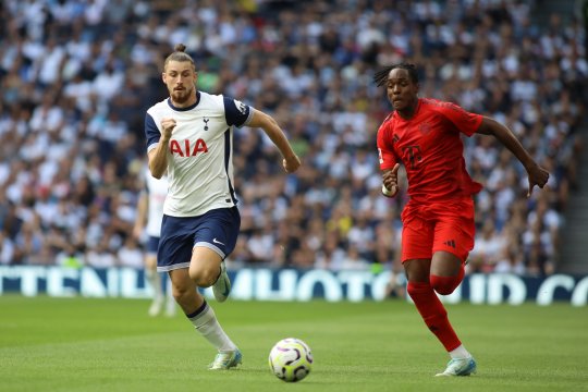 Radu Drăgușin, contre cu Ange Postecoglou! Jamie Carragher a dezvăluit care ar fi motivul pentru care românul nu prinde echipa la Tottenham