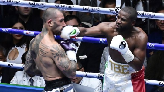 Floyd Mayweather s-a întors în ring și s-a distrat cu nepotul unui celebru mafiot