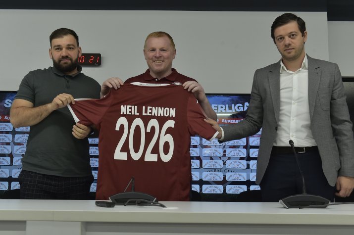 Prezentarea lui Neil Lennon, la care au luat parte Daniel Sandu și Victor Angelescu