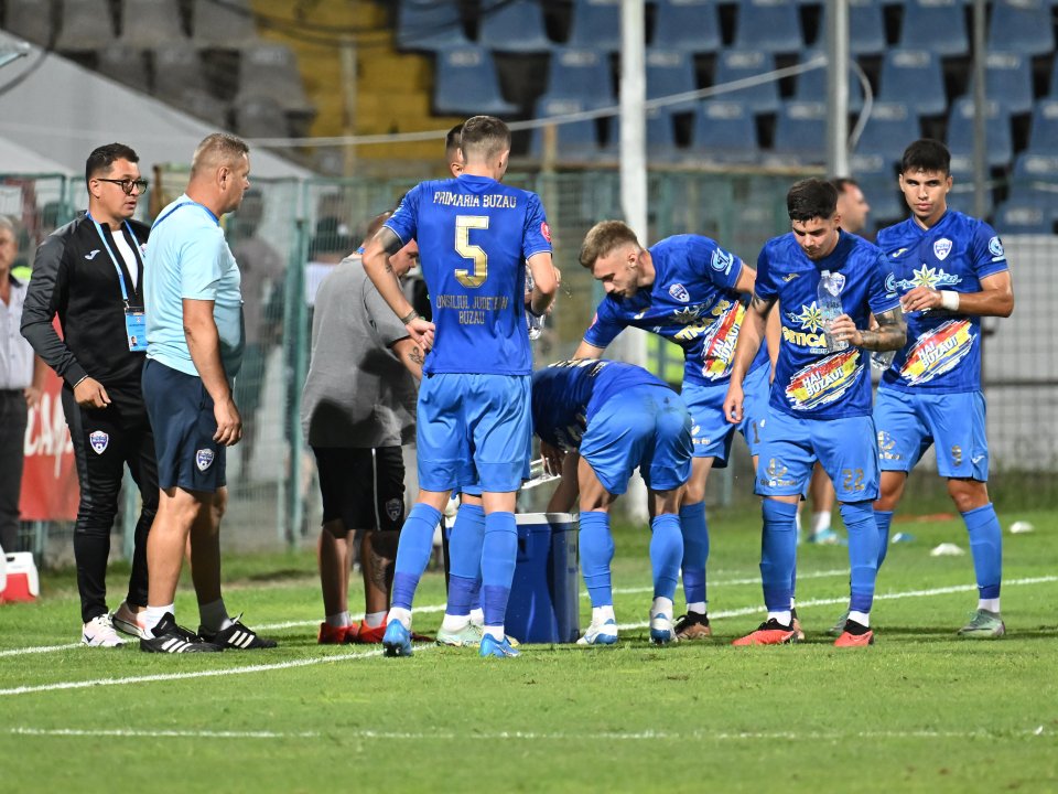 Gloria Buzău, în meciul de acasă cu U Cluj, scor 0-2
