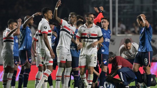 Tragedie în Copa Libertadores. Un fotbalist s-a prăbușit pe teren și a murit