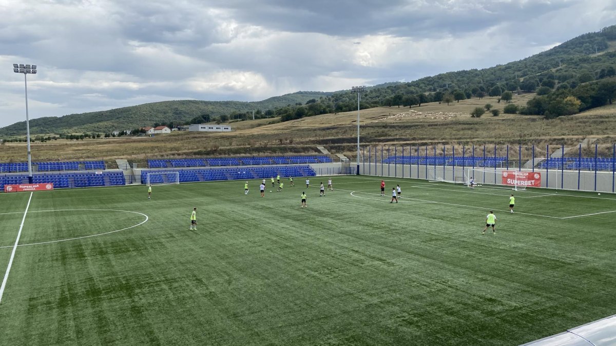 in spatele tribunelor se vor mai amenaja un stadion de atletism si un bazin olimpic