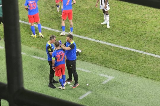 Un nou meci, un nou bandaj pe cap pentru Olaru! Duelul în urma căruia a ieșit ”șifonat” în meciul cu LASK