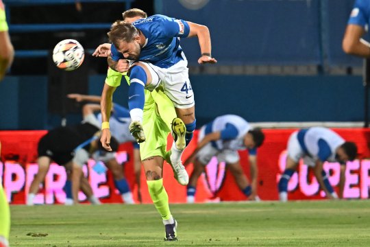 Farul Constanța- Poli Iași 2-0. Victorie a constănțenilor după un meci întrerupt de două ori. Nocturna și furtuna au întârziat finalul confruntării