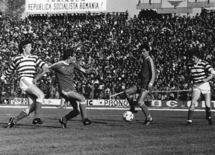 Combinație Balaci - Cârțu în victoria cu irlandezii de la Shamrock Rovers, 3-0, în noiembrie 1982