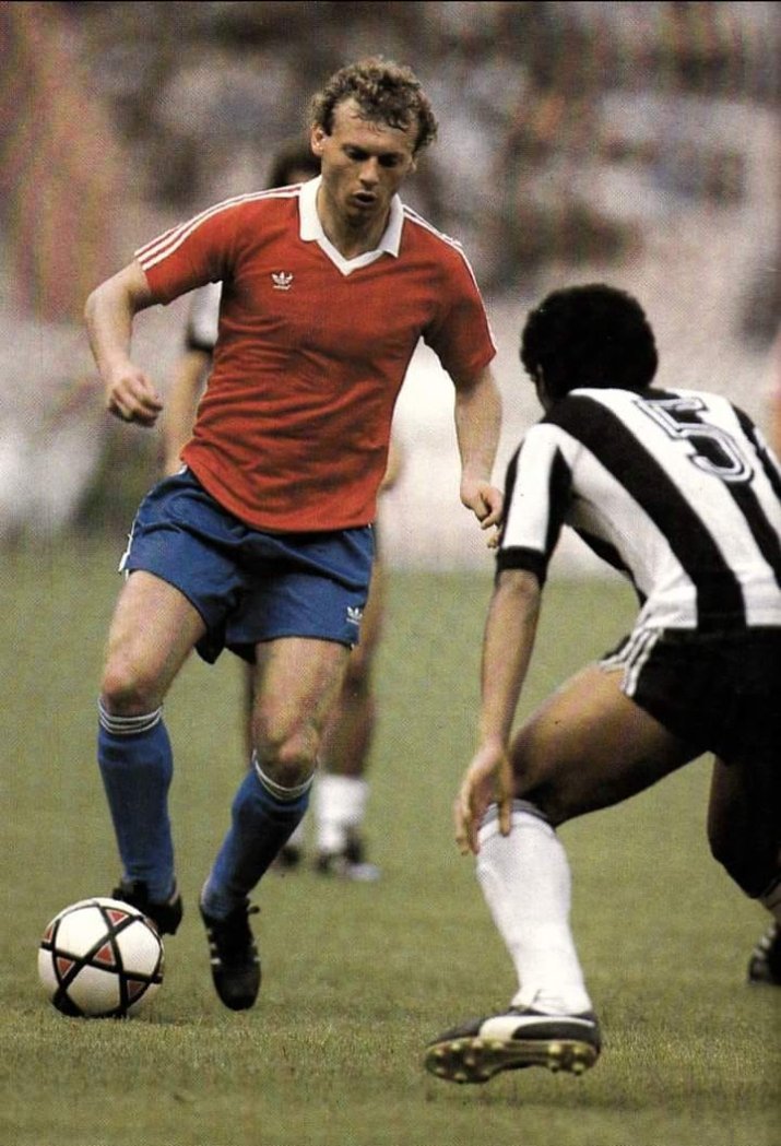 Balaci într-un amical al naționalei României cu Botafogo. Partida s-a disputat la Paris și a fost printre ultimele apariții ale "Prințului din Bănie" înainte de a suferi o serie de accidentări în toamna lui '83 și iarna lui '84