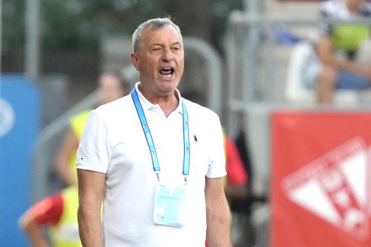 Mircea Rednic s-a enervat și a părăsit brusc conferința de presă dinaintea meciului cu FCSB: ”Ar trebui să le fie ruşine!”