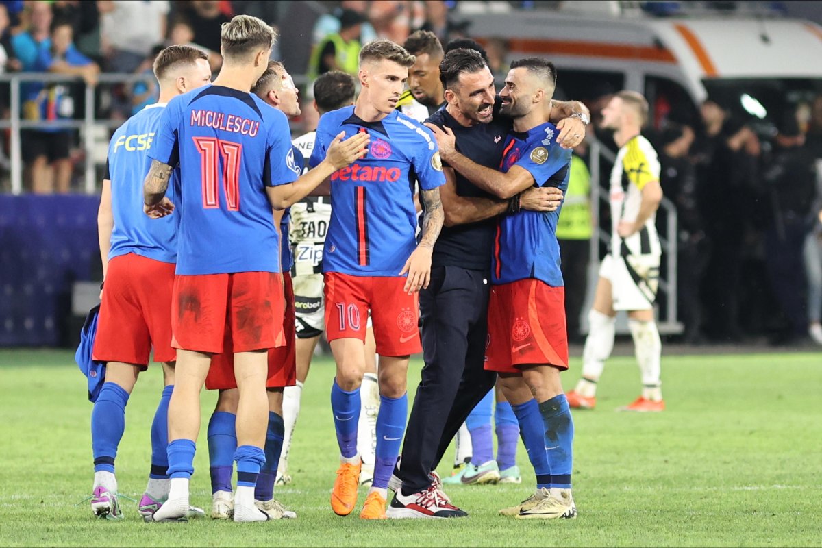 Jucătorii lui FCSB după victoria cu LASK Linz