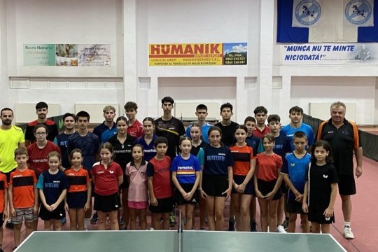 Reportaj din cel mai cunoscut laborator de tenis de masă al României, care a dat-o și pe Bernadette Szocs: ”Podeaua a început să putrezească”
