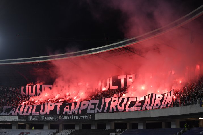 Ultrașii clujeni au pus în scenă un spectacol total la partida cu Dinamo