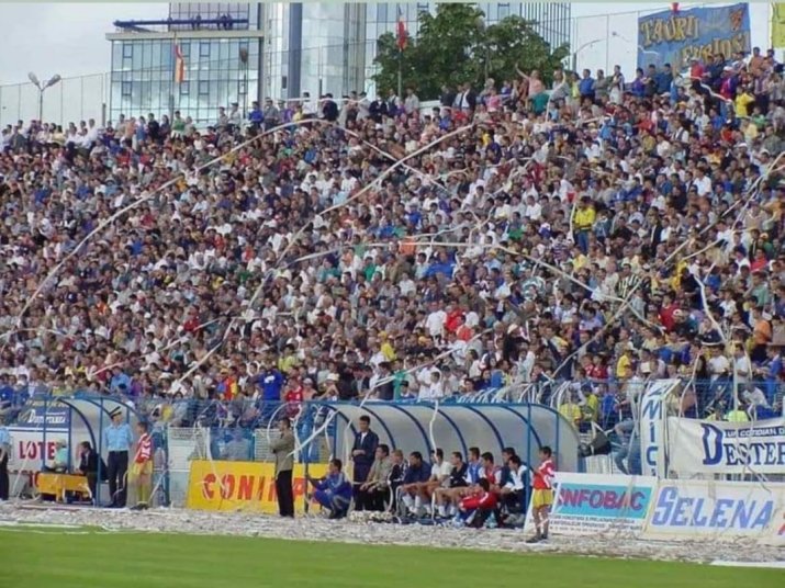 În vremurile bune ale fotbalului băcăuan, tribunele Municipalului "gemeau" de lume