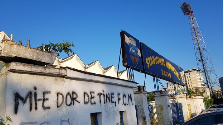Bacăul nu mai are echipă în primele două divizii, iar arena din localitate a ajuns o ruină