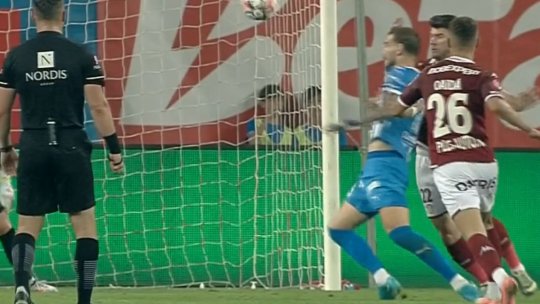 Săpunaru, în prim-plan! A făcut penalty în Universitatea Craiova - Rapid, după un duel cu Elvir Koljic