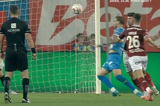 Săpunaru, în prim-plan! A făcut penalty în Universitatea Craiova - Rapid, după un duel cu Elvir Koljic