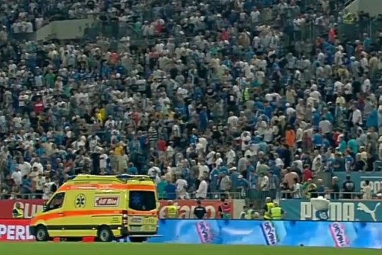 Ambulanța a intervenit în finalul partidei dintre Universitatea Craiova și Rapid. Momentele tensionate și-au spus cuvântul