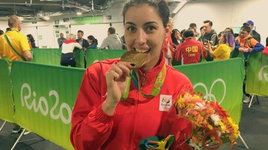 Metoda inedită a unei câștigătoare de aur olimpic pentru a îi atrage pe copii spre sport: ”Unii stau pe telefon când vorbești. Le câștigi respectul”