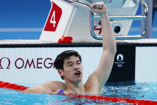 Chinezul acuzat că a trișat împotriva lui Popovici a doborât un record uluitor! E primul din istorie care reușește această performanță