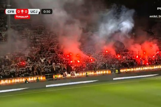Atmosferă ”incendiară” la derby-ul Clujului! Suporterii Universității au venit pregătiți la duelul cu rivala