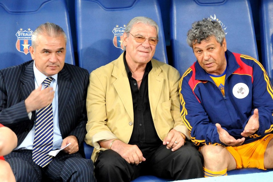 Anghel Iordănescu (stânga), Emerich Ienei (centru) și Mircea Lucescu (dreapta) pe stadionul din Ghencea