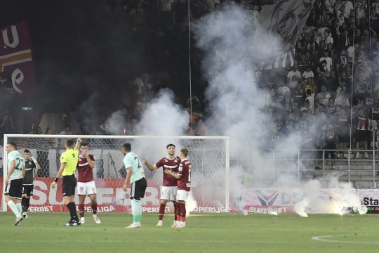 "Revoltă" în Giulești, după Rapid - Sepsi! Fanii nu au ținut cont nici de situația grea a lui Lennon. Antrenorul cerut în locul britanicului, prezent pe stadion