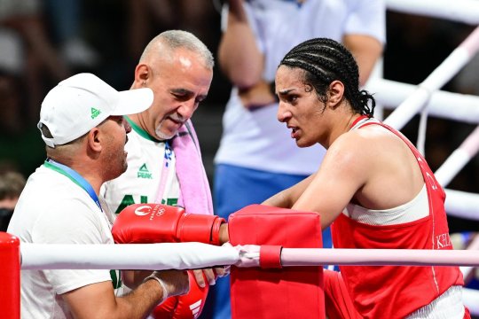 Sportiva acuzată că e bărbat, apărată de o altă luptătoare: ”S-a născut fată, are tot dreptul să fie aici”