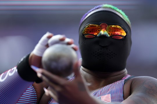 ”Hulk” al Jocurilor Olimpice este o femeie. De ce poartă sportiva mască la Paris