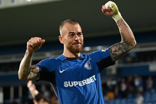 Suporterii de la Farul nu l-au uitat pe Denis Alibec! Bannerul afișat după ce atacantul a revenit sub comanda lui Gică Hagi