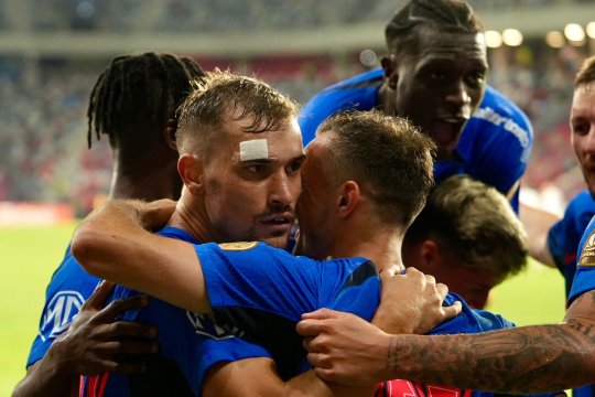 FCSB a învins-o pe Farul datorită unui penalty extrem de controversat! Pentru ce a dictat Istvan Kovacs lovitură de la 11 metri, după verificarea VAR