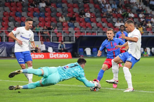 Andrei Ciobanu remarcă faptul că problemele din jocul FCSB n-au dispărut, însă face un apel la calm: "Răbdare! Vrem să ne lăudăm cu Champions League sau că am bătut Buzăul?!"