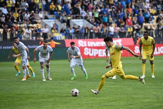 Botoșani - Petrolul Ploiești 0-2. Victorie în ultimele secunde pentru "Lupii Galbeni"