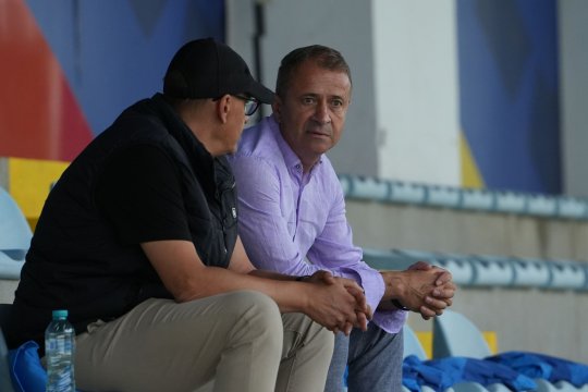 Mircea Lucescu a început munca la națională! Cadrele surprinse la antrenamentele ”tricolorilor” + Noul look al lui Ianis Hagi