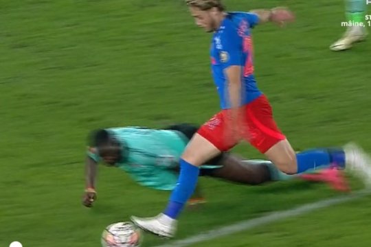 Fază încinsă la FCSB - UTA. Gazdele au primit un penalty contestat vehement de oamenii lui Rednic