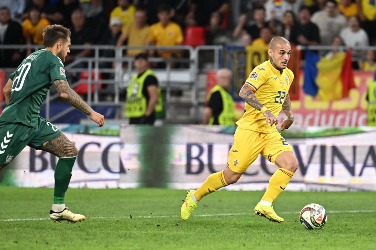 Alexandru Mitrita marcheaza un gol de langa Rokas Lekiatas in meciul de fotbal dintre Romania si Lituania, contand pentru Liga Natiunilor, desfasurat pe Stadionul Steaua din Bucuresti, luni 9 septembrie 2024.