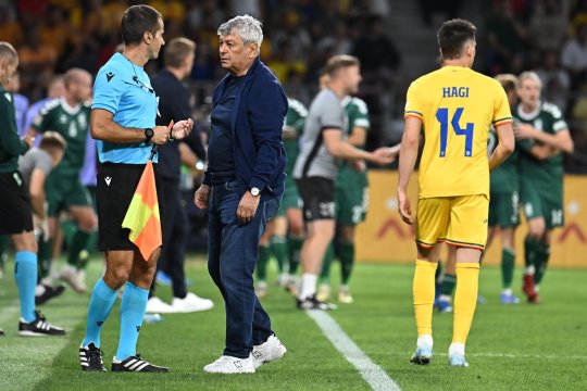 Moment senzațional în direct. Geambașu i-a cerut tricoul ”idolului” său după victoria României: ”Mi-l dai, te rog?”
