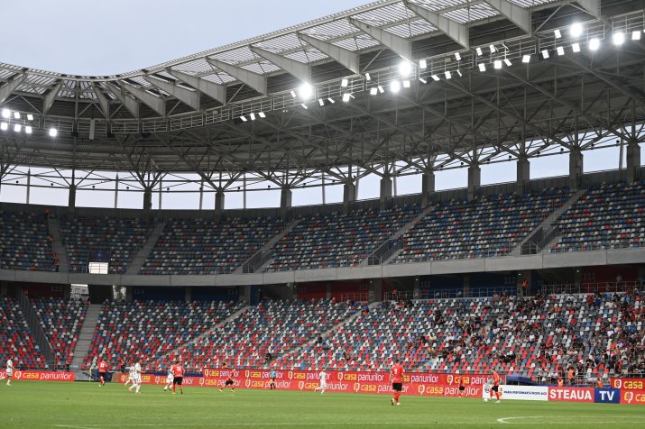 Gazonul stadionului din Ghencea s-a deteriorat după meciurile jucate în această vară