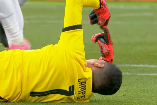 S-a făcut de râs în fața unui stadion întreg. Momentul prin care putea să își îngroape echipa în preliminariile Mondialului. După gafa lui, coechipierii au scris istorie