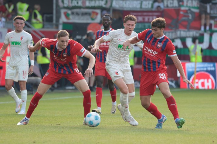 Heidenheim joacă pe un stadion de 15.000 de locuri, Voith-Arena