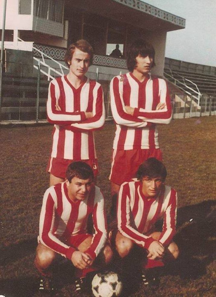 Pițurcă (primul din dreapta, sus) a petrecut patru sezoane la FC Olt (1979-1983)