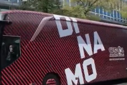 Noul autocar al lui Dinamo a fost surprins în trafic. Cum arată bijuteria "câinilor"