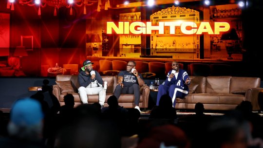 Un celebru analist TV a intrat pe Instagram live când întreținea relații intime. Ce a urmat a stârnit zeci de glume pe internet