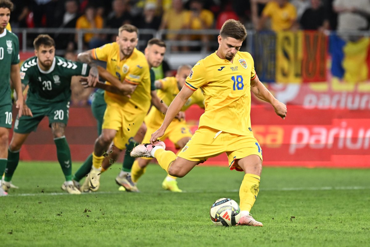 Răzvan Marin, cel care a executat lovitura de pedeapsă în meciul România-Lituania, 3-1