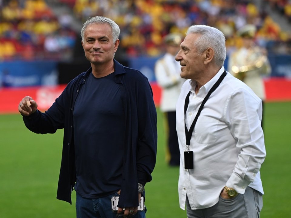 Jose Mourinho a fost la București, la meciul de retragere al Generației de Aur