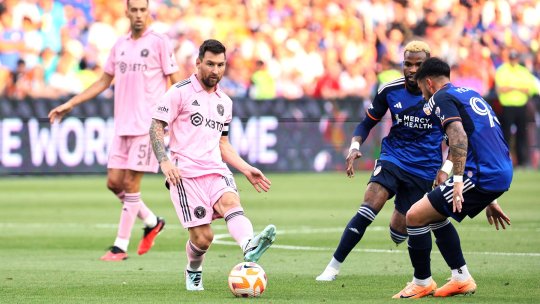 OFICIAL | Final de ”telenovelă”! Jucătorul mult așteptat de Rapid a fost prezentat: ”Șumudică e ca un tată pentru mine!”